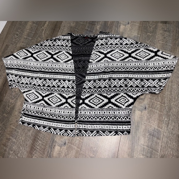 Tribal Open Front Dolman Cover Up By, BONGO
Medium - Picture 2 of 10